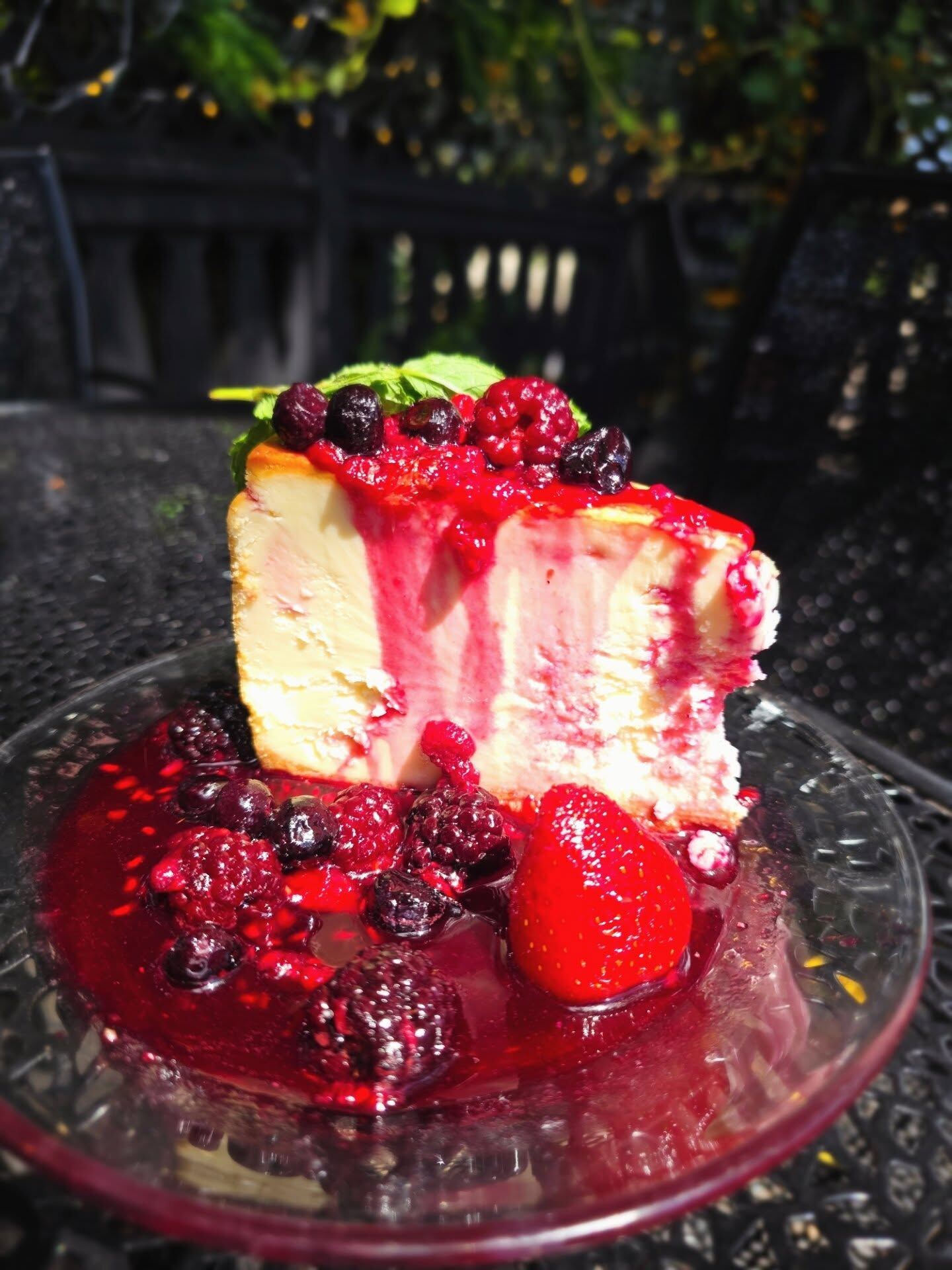 Berry cheesecake at Borracho's